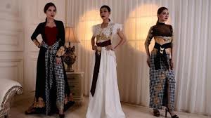 Diharapkan gambar baju keren bisa menghibur kalian semua. Eksotika Budaya Bali Dalam Busana Etnik Modern Karya Alvera Fashion And Creative Surya