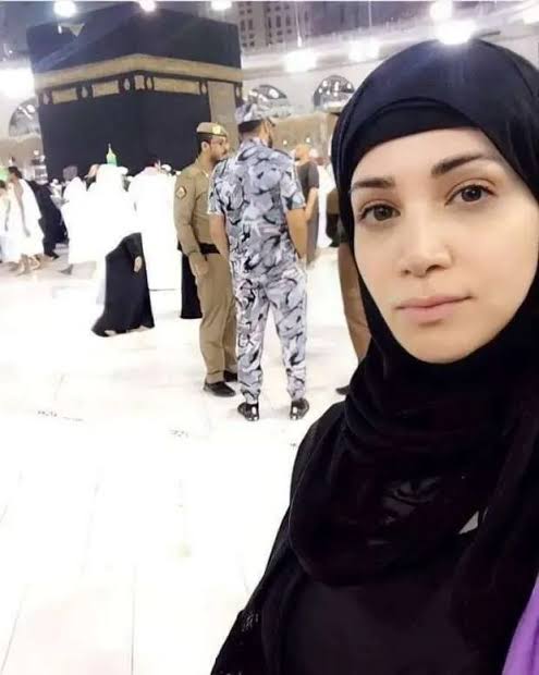 بقالها 5 سنين.. أول تعليق من ديانا حداد بعد تداول صورتها أمام الكعبة