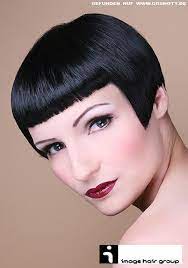 frisuren bilder extravaganter kurz bob mit geraden ponykonturen frisuren haare styling kurzes haar kurzer bob haarschnitt kurz