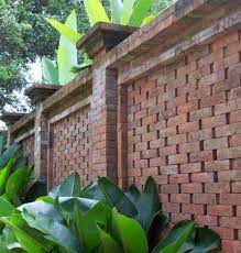 Pagar minimalis dari batu bata semakin diminati selain pagar yang terbuat dari kayu maupun besi dengan berbagai desain yang ditampilkan. Pagar Rumah Batu Bata Merah Bali Minimalis