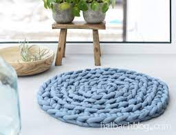Dann holst du den faden und ziehst ihn auf einmal durch. Fingerhakeln Runder Teppich Aus Strickschlauch Halbachblog