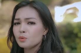 Ketikkan nama penyanyi dan judul lagu, berikan tanda kutip di judul lagu, misal: Lirik Dan Chord Lagu Biarlah Berpisah Thomas Arya Ft Yelse Halaman All Kompas Com