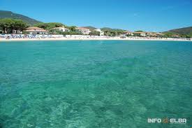 Marina di campo, a pochi passi dalla spiaggia, in pieno centro storico, appartamento con ingresso indipendente posto al piano terra, con spazio esterno privato ed ampio post Strand Marina Di Campo In Campo Nell Elba Auf Der Insel Elba