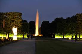 ˈhɛʁn̩hɔʏzɐ ˈɡɛʁtn̩) of herrenhausen palace, located in herrenhausen, an urban district of lower saxony's capital of hanover are made up of the great garden (großer garten), the berggarten, the georgengarten and the welfengarten. Abendliche Illumination 2020 Startet Im Grossen Garten