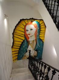 En nuestro local hacemos nuestros cursos y podemos asesorarte sobre decoración. Decoracion En La Escalera De Acceso A Los Cuartos Picture Of Sevilla Kitsch Hostel Art Seville Tripadvisor