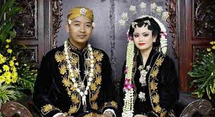 Muke pengantin cewek kudu didempul lagi. Susunan Acara Ritual Makna Prosesi Pernikahan Adat Jawa