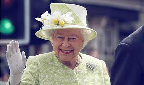 La regina elisabetta ha indossato la corona leggera, molto leggera, per un di falsi allarmi sull'abdicazione della regina elisabetta ii ne abbiamo visti e sentiti a decine. Regina Elisabeta A Ii A DemonstreazÄƒ IncÄƒ O DatÄƒ CÄƒ Varsta Chiar È™i 92 De Ani Este Doar Un NumÄƒr Elle Ro