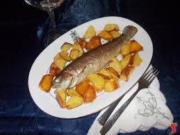 Cuocete il filetto seguendo la ricetta e servitelo con le verdure. Trota Salmonata Patate Pesci Di Fiume Ricetta Trota Salmonata Con Patate