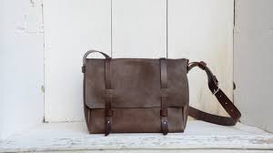 Découvrez notre collection fabrication française avec : Sacoche En Cuir Pour Homme Fait Main En France