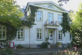 Feiern und tagen das haus im park punktet durch die flexibilität seiner räume. Haus Lesmona Wikipedia