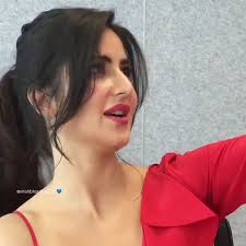 SELFIE TIPS BY KATRINA ❤💫, Katrina Kaif Sharing tips how to take Perfect  Selfie & yas we all know how we like to see ourselves 🙌 But babe you look  Stunning from Every Angle !! Her quirky Personality ...