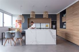 Las puertas y ventanas exteriores se han equipado con persianas mallorquinas que permiten graduar la luz y dejan pasar el. Cocinas Azules Fotos E Ideas Decorativas Para Copiar