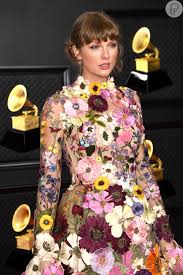 Foto: Taylor Swift usou vestido floral da grife dominicana Oscar de la  Renta - Purepeople