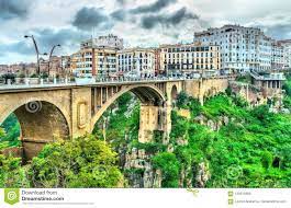 Constantine is regarded as the capital of eastern algeria and the commercial center of its region, and it has a population of about 450,000 (938,475 with the . 146 Constantine Algerien Fotos Kostenlose Und Royalty Free Stock Fotos Von Dreamstime