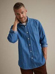 Indispensable à tout dressing masculin qui se respecte, la chemise en denim associe le confort du tissu casual à la coupe d'une pièce élégante. Chemise En Jean Classic Fit Homme Homme Vetement Et Deco Cyrillus