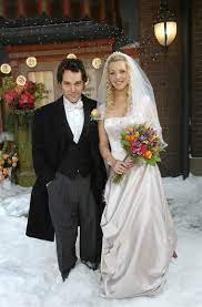 Paul rudd played mike hannigan on friends and ended up marrying lisa kudrow's phoebe buffay. Friends Co Creator Reveals Phoebe Could Have Ended Up With David