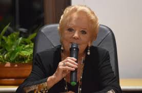 Nel corso dell'ormai arcinota intervista alla cassettiera wilma de angelis, che il prossimo 8 aprile compirà 88 anni. Va A Wilma De Angelis Il Primo Premio Alla Carriera Di Pro Loco Legnanonews