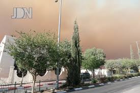 השריפה בוערת בחמש גזרות באזור, פעולת מטוסי הכיבוי חודשה עם אור ראשון. 4yaacirfzsgipm