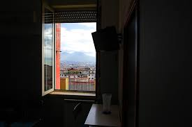 Il personale della riabilitazione della casa di cura villa delle querce di nemi, sostenuto dalle camere del lavoro autonomo e precario, partecipa allo sciopero della sanità privata indetto dai sindacati confederali e chiede un incontro alla regione lazio. Le Camere Clinica Villa Delle Querce