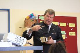 Eine Kuche Voller Kinder Opa Und Oma Untermann Machen Aus Dem Essen Ein Erlebnis Gesundbrunnen