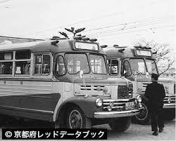 八角行のボンネット型の阪急バス レトロバス 世界のかわいいバスまとめ レトロ 車