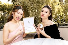 Những ngày đầu ở đây, ngọc lan từng đi bán hamburger để kiếm tiền đi học thì một cô bạn việt gợi ý cô đi. Ninh DÆ°Æ¡ng Lan Ngá»c Táº·ng Qua Chá»‹ Gai Dá»‹p 8 3 Vnexpress Giáº£i Tri