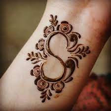 Isn't this a cute and simple heart . New Mordern Letter S Mehndi Design 1000 Mehndi Designs For Hands Back Hand Mehndi Designs Henna Art Designs