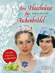 Grosse beliebtheit erlangte safrankova mit der hauptrolle in dem märchenfilm «drei haselnüsse für aschenbrödel» aus dem jahr 1973. Drei Haselnusse Fur Aschenbrodel Bilderbucher Eulenspiegel Kinderbuchverlag Amazon De Bozena Nemcova Bucher