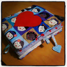 Tuto Un Petit Imagier Pour Ton Bebe Couture Pour Bebe Livre D Activite En Feutrine Livres En Tissu