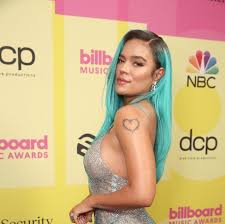 Anuel aa and karol g have been the victims of a robbery. Special Look Karol G Doja Cat Saweetie Kehlani Walk Red Carpet At 2021 Billboard Music Awards