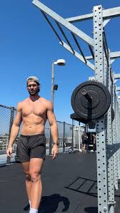 Sometimes the best pre workout is just when it’s 75 and sunny, I’m crossing  my fingers that May grey and June gloom doesn’t hit hard this year🤞🏼, I  try to get outside as often as I can