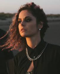 SARA SQUADRANI is an Italian soprano! She sings in the Symphonic Power  Metal band ANCIENT BARDS since 2007♥️🎤!!