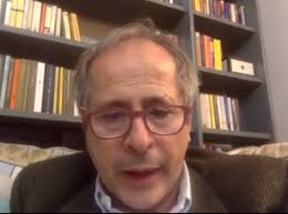 Secondo il virologo, inoltre, il vaccino non può essere reso obbligatorio visto il meccanismo con il quale sarà messo in commercio. Crisanti Boccia Il Vaccino Anti Covid Troppo Presto Non Lo Farei