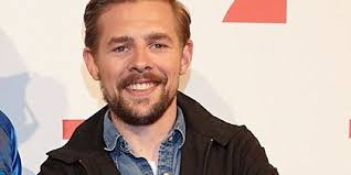 51,306 likes · 10 talking about this. Babygluck Fur Tv Star Klaas Heufer Umlauf Wird Vater Express De