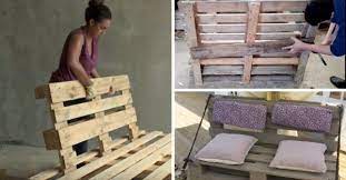 Tout d'abord, il vous faut installer deux palettes dans la longueur et une perpendiculaire pour ainsi créer l'angle du canapé. 8 Tutos Videos Pour Fabriquer Un Canape En Palette Bonus Deco Fabriquer Un Canape Canape Palette Palette Jardin Canape