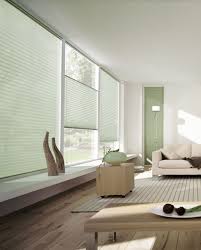 Neue Moglichkeiten Bei Der Innenbeschattung Fenster Rollos Innen Fenster Plissee Gardinen Wohnzimmer Modern