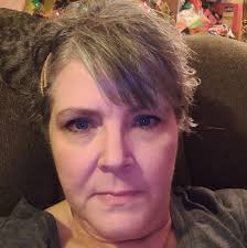 What app can help me see how I would look in certain haircuts?