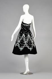 1957 Pierre Balmain Haute Couture Cocktail Dress With Lesage Embroidery 1stdibs Com Evening Dresses Vintage Vintage Dresses Designer Evening Dresses