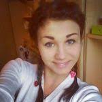 Carrie Hindman's Instagram, Twitter & Facebook