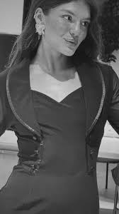 “Mas é só chegar e cantar”, disse os artistas para NINGUÉM, NUNCA. Quase  8hrs de função, para 2hrs de show rsrs O trabalho começa algumas horas  antes e acaba bem depois que o último acorde é tocado. ...