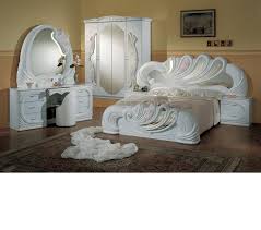 Wide selection of complete bedroom sets to furnish your entire room in style. Dreamfurniture Com Vanity White Italian Classic Bedroom Set