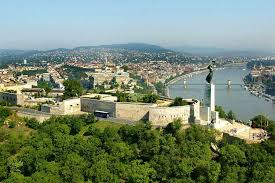 Author budapest guidepublished on 01/10/201502/05/2015. Budapesti Seta A Gellert Hegy Legendai Es Szobrai Baratsag Klub