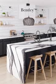 Bentley Is A Striking Choice For Black And White Countertops With Translucent Black Countertop Design Black White Kitchen Decor Replacing Kitchen Countertops