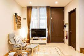 Ruang tamu ini kelihatan simple dan rapi warna merah putih hitam warna yg keren mnrut gua room color design minimalist living room living room red. 7 Interior Rumah Warna Krem Yang Bikin Ruangan Jadi Luas Dekoruma Com Line Today