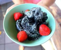 Schwarzes Eis Selber Machen Geniale Ideen Kommen Oftmals Aus New York So Wie Der Neueste Food Trend Das Schwarze Eis Selber Machen Lebensmittel Essen Rezepte