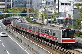 Ｑ手数料はいくらですか？ 入札落札、リアル落札、車両の大きさにより手数料が異なります。 詳しくは手数料一覧をご覧ください。 東京メトロ半蔵門線「半蔵門」駅 5番出口より徒歩7分。 都営新宿線「市ヶ谷」駅より徒歩9分。 jr総武線、東京メトロ有楽町線、南北線「市ヶ谷」駅より徒. å¤§é˜ªå¸‚äº¤é€šå±€10ç³»é›»è»Š Wikipedia