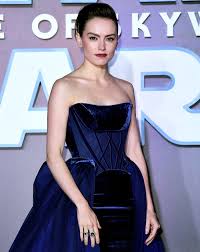 Check out full gallery with 208 pictures of daisy ridley. H1o9peqgxeuvim