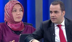 Koronavirüse karşı burnuna tereyağı sürmesiyle gündem olan yandaş yazar hilal kaplan, geçen ay cumhurbaşkanı ve akp genel başkanı erdoğan tarafından trt'nin yönetim kuruluna atanmıştı. Hilal Kaplan And Ozgur Demirtas Quarreled Over Akbank