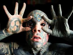 Policier tué à avignon : Au Secours Ils Sont Fous Un Instituteur Revoque Pour Ses Tatouages Se Dit Victime De Prejuges