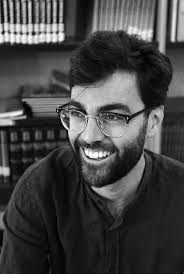 Marisa Buzón (Sevilla, 2001) es graduada en Ingeniería Industrial por la  Universidad de Sevilla.